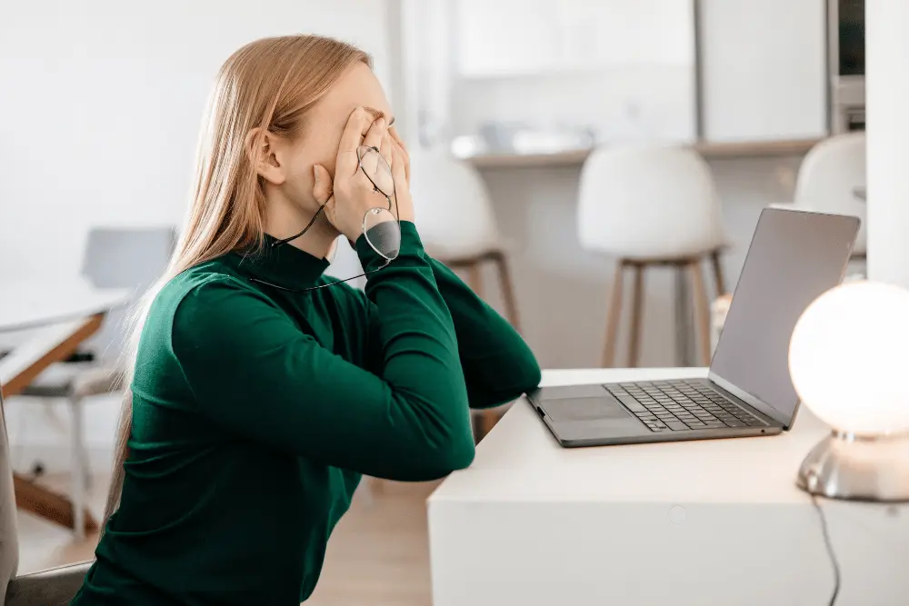 Digital Eye Strain: Symptoms, Causes, & Solutions