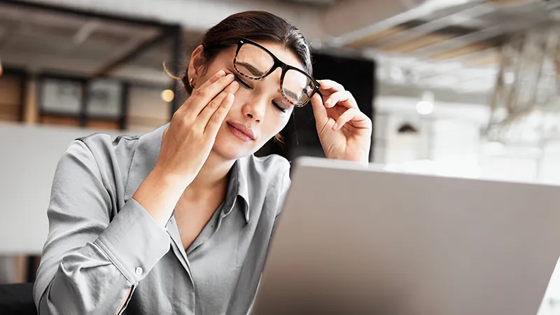 Why Am I Seeing Flashes of Light in the Corner of My Eye?