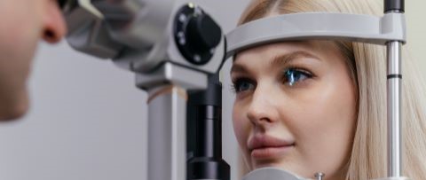 Woman having a comprehensive eye exam